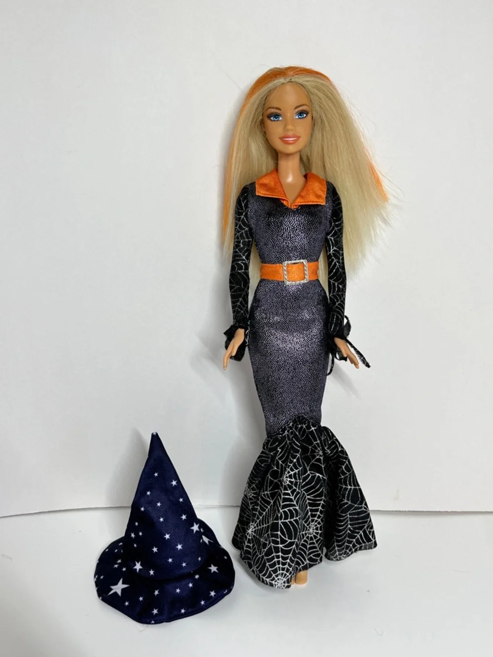 Barbie Trick Or Chic 2008 Halloween Holiday Barbie Doll Witch Black & Orange Toy - Picture 11 of 12